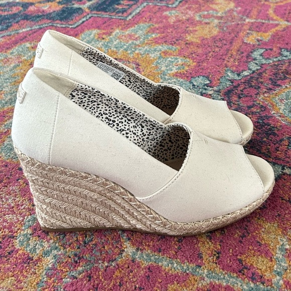 Toms | Women’s Cream Canvas Michelle Open Toe Wedge Espadrilles, like new!  Sz 8 - Picture 8 of 15